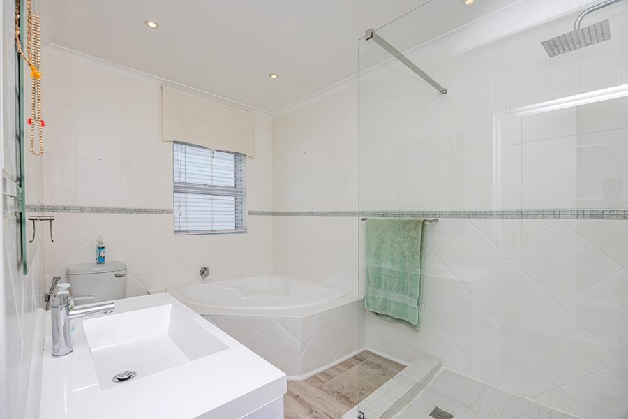 4 Bedroom Property for Sale in Flamingo Vlei Western Cape